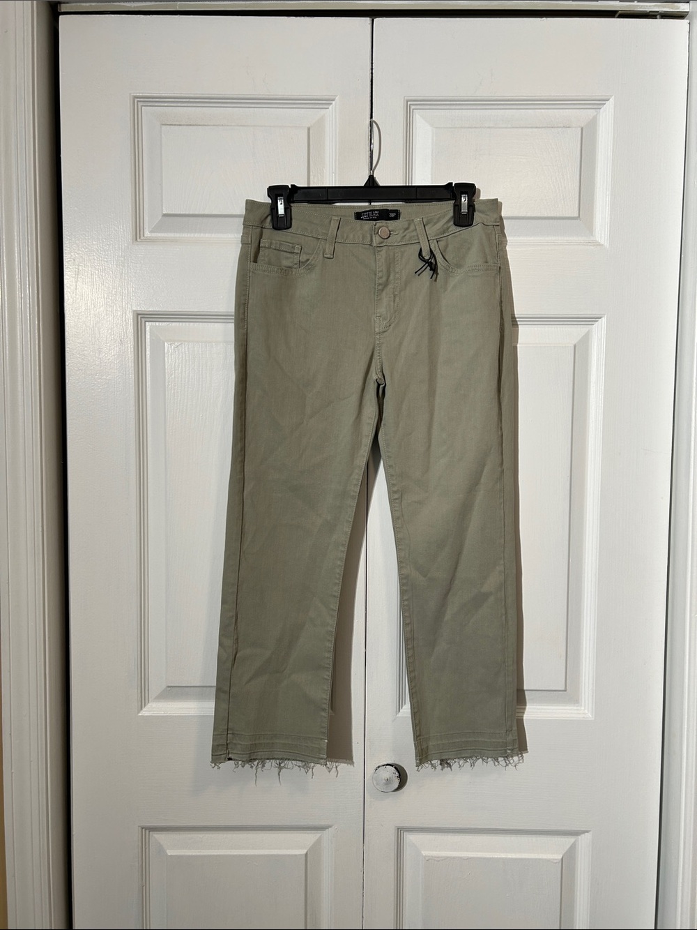 NWOT Just Black Olive Cropped Straight Jeans Size 28P Petite Frayed Hem Sage Grn